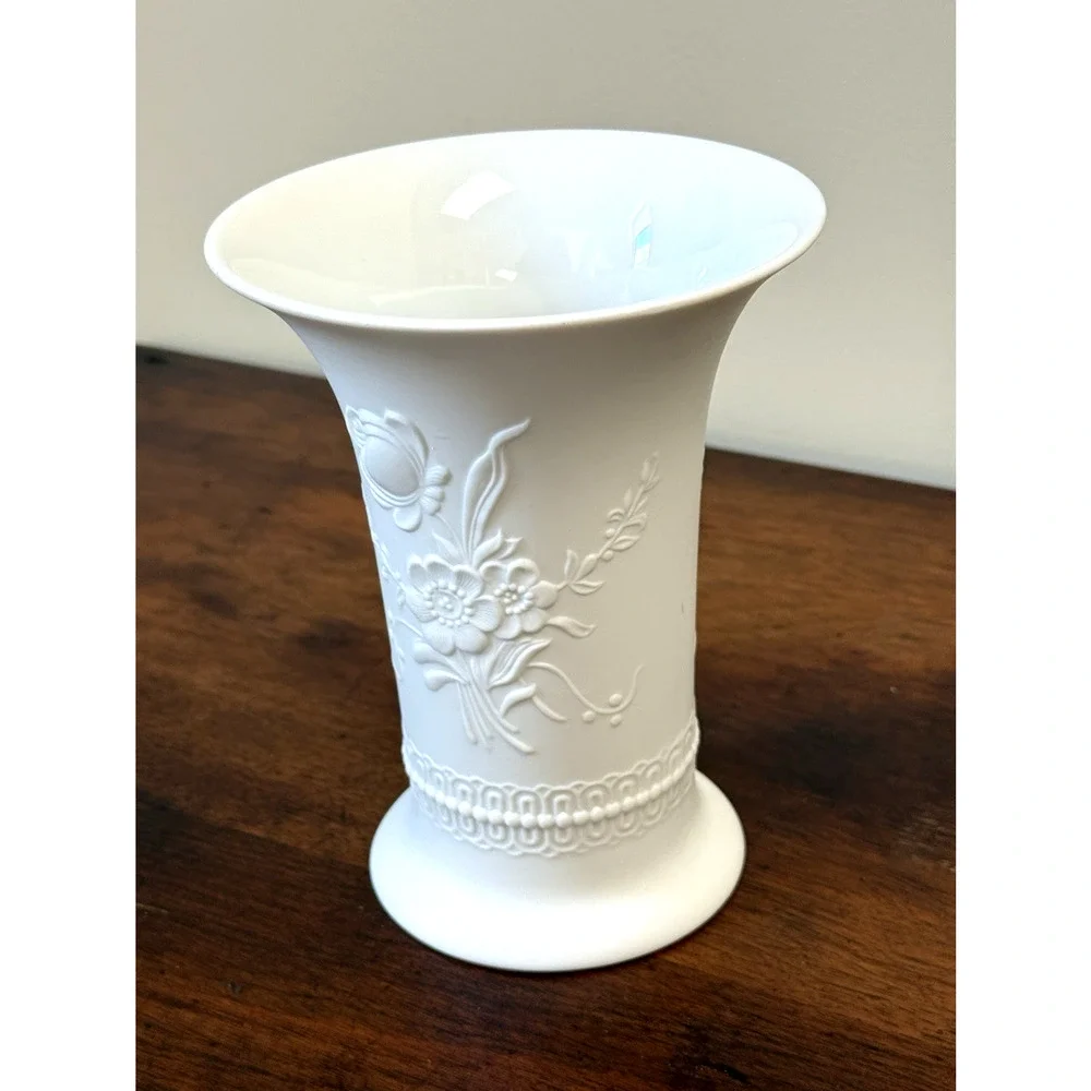 Vintage AK Kaiser Porzellan Germany White Bisque Relief Floral Vase 384/15 6